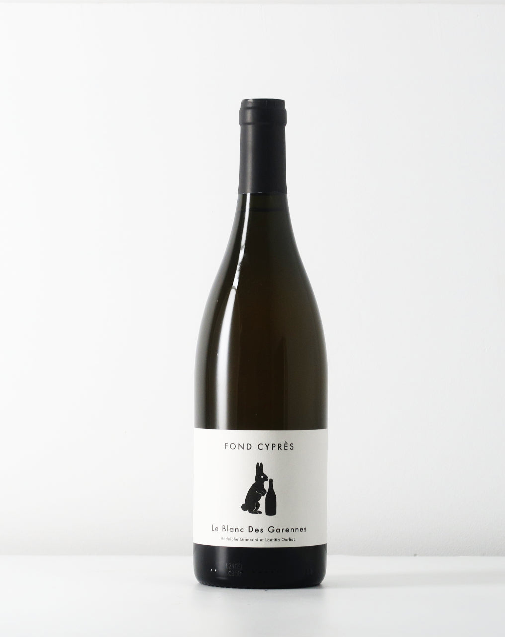 A blend of Grenache Blanc, Viognier and Roussanne planted where the cold northern winds meet the warm mediterranean winds. This natural wine from Fond Cyprès in Languedoc is rich, exotic and of high quality.