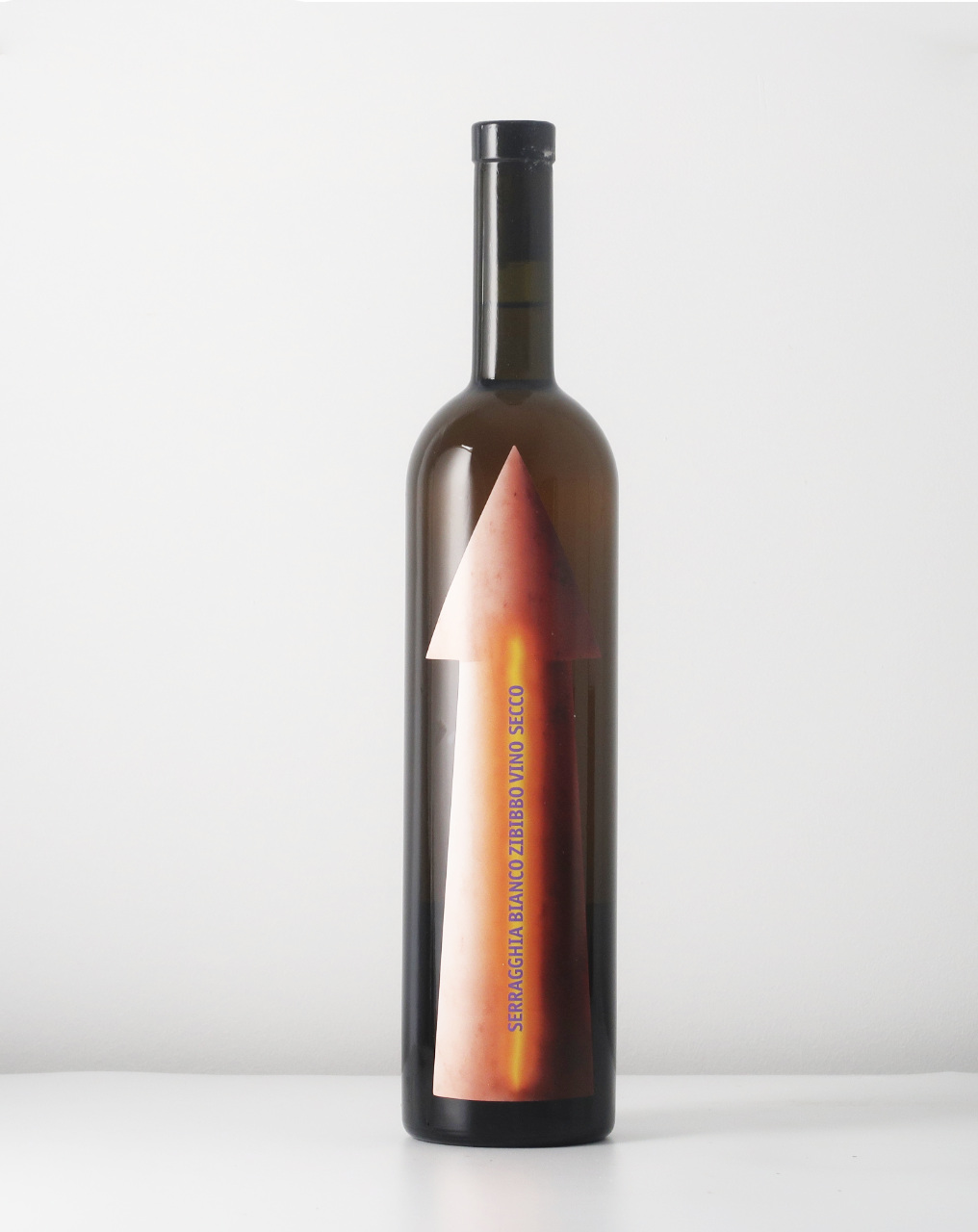 The Zibbibo is something very secial in the world of natural wine. Made from bush vines with a long maceration in terracotta on the small island of Pantellaria. You will feel the magic of Gabrio Bini in every sip.