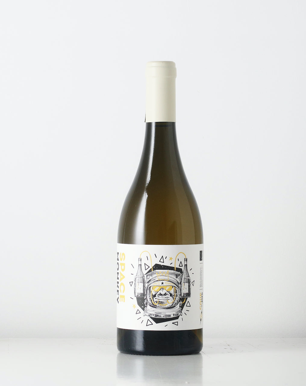 Marnes Blanches makes hoonest natural wine in Jura, this Pinot Blanc and Auxerrois is from negocé grown in Alsace.