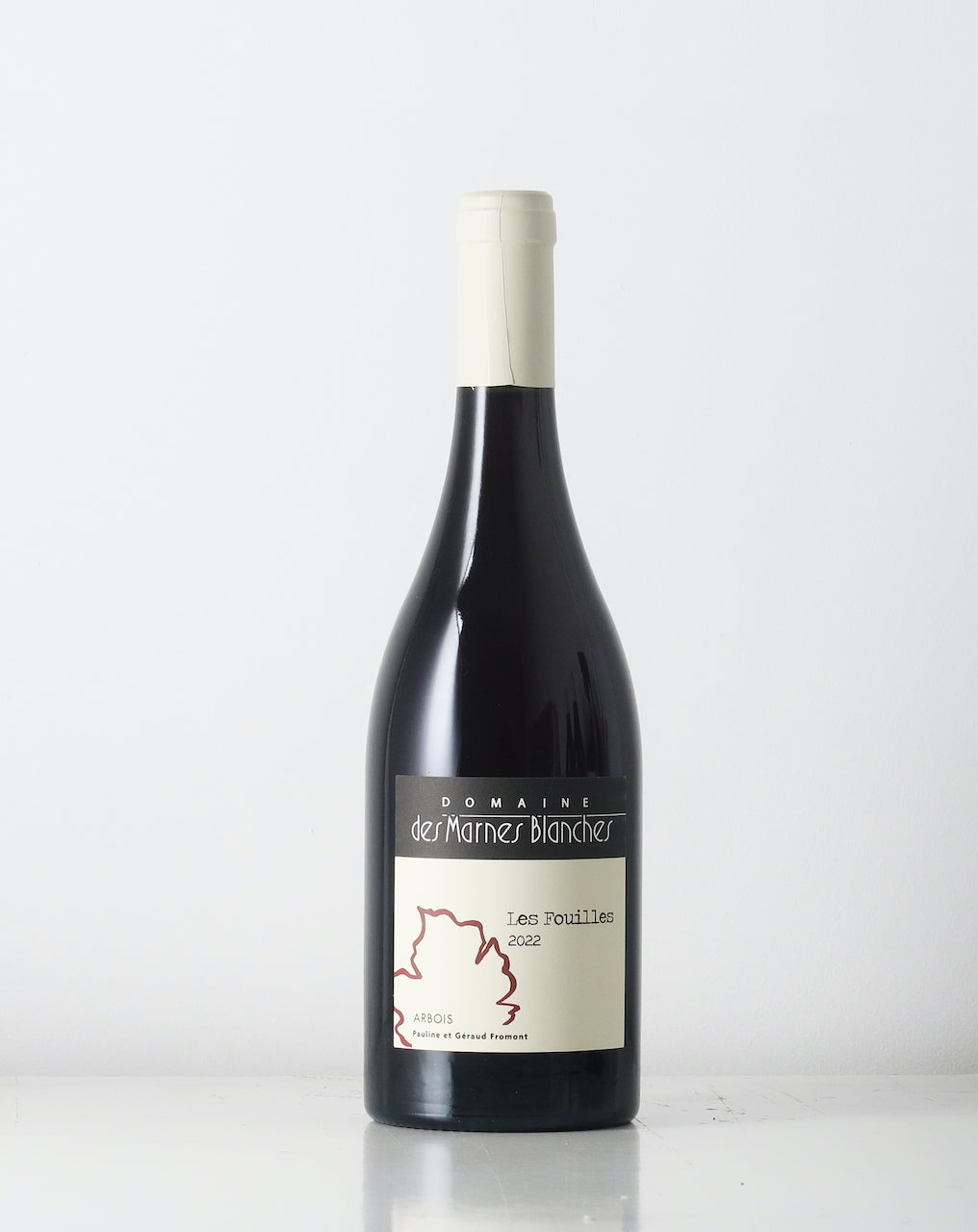 Made from Trousseau, Poulsard and Pinot Noir, a beautiful expression of Jura by natural wine makers Marnes Blances.