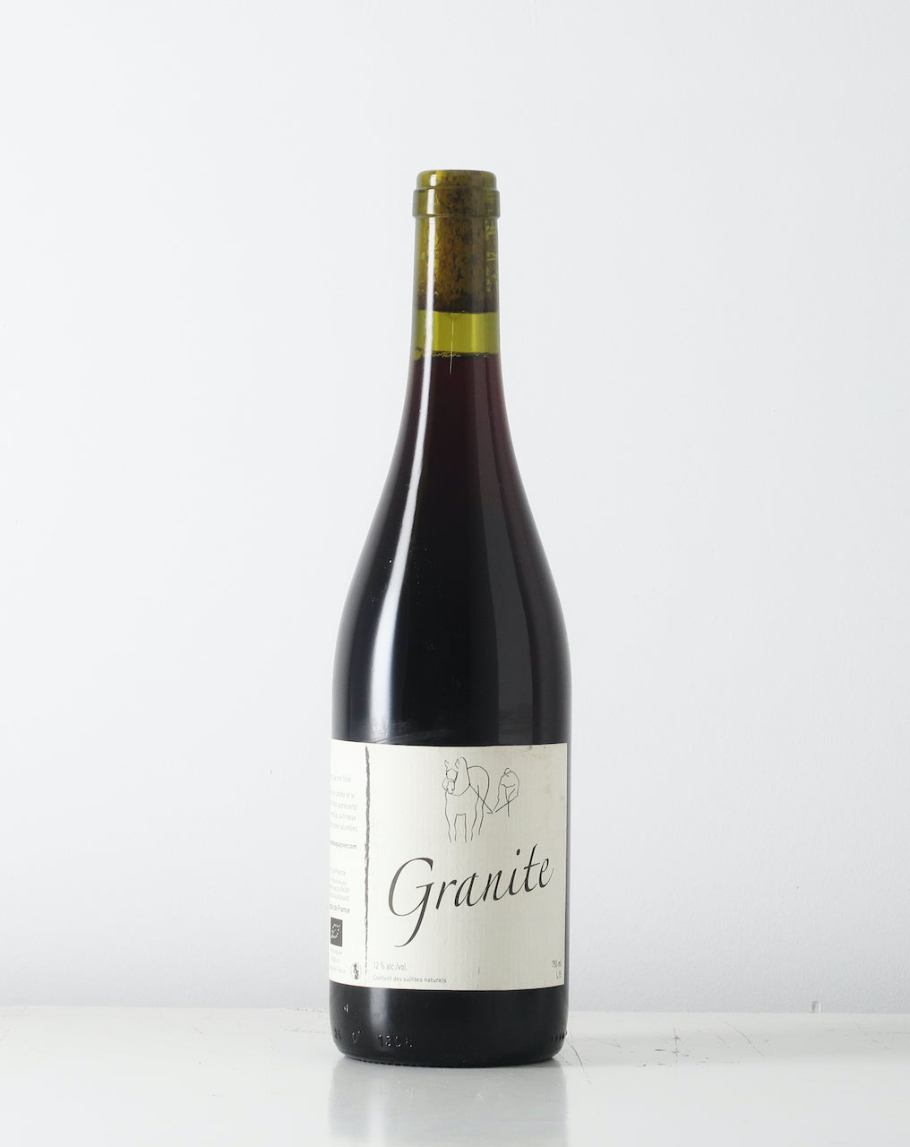 From Gamay grown on a hillside in Vauxrenaud, Beaujolais. Michel Guignier makes natural wine without any additions.