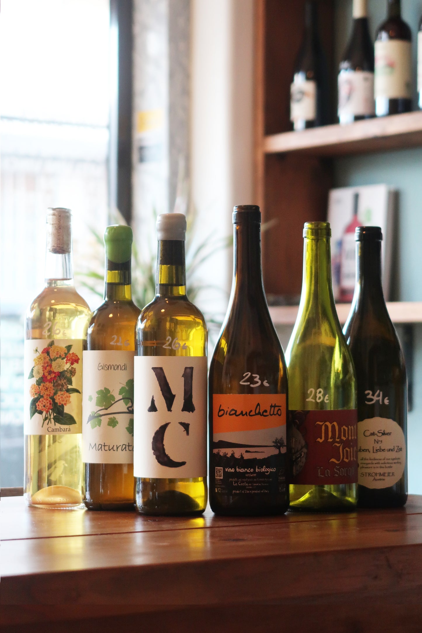 Get our unique selection of orange natural wines without any additions. Taste the great falvors of Strohmeier, La Sorga, Partida Creus and more.