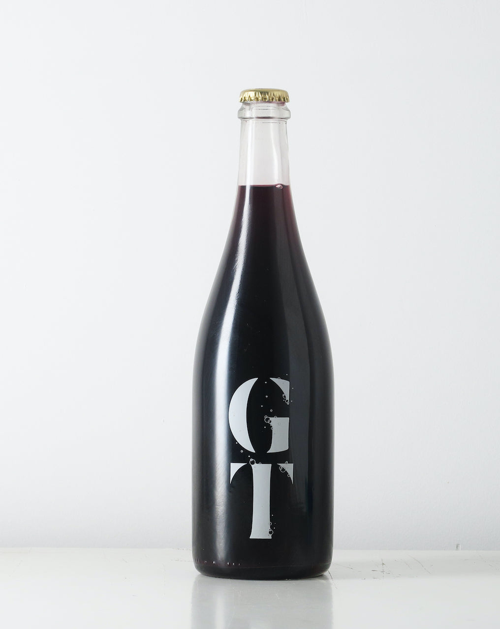 Made from Garrut in the ancestral style. Deliciously sparkling natural wine from artida Creus.