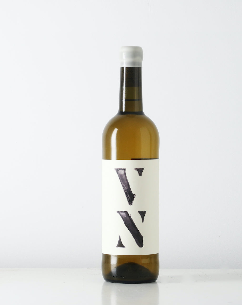 From a variety of white grapes, a natural wine from Partida Creus, always without additions. Crispy and tingeling.