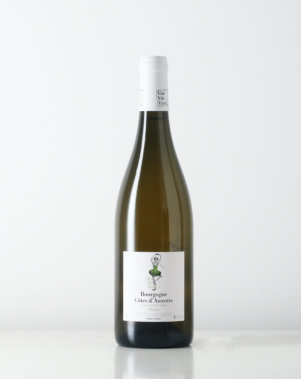 Chardonnay grown on clay and limestone in northern Burgundy. A natural wine full of creaminess and lemon zest.