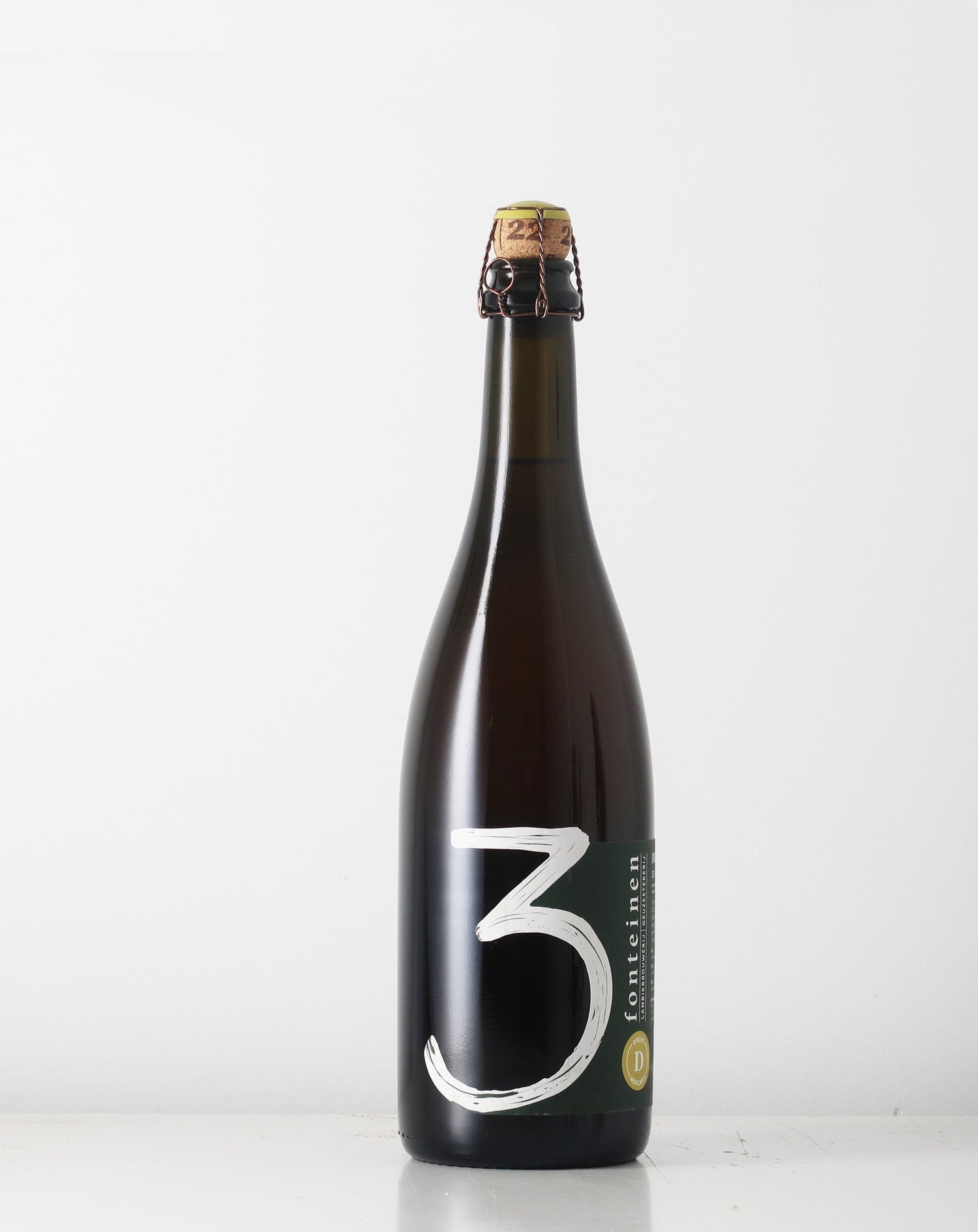 Blend of lambic and muscat wine, 3 Fonteinen alway makes interesting and pure thingd.