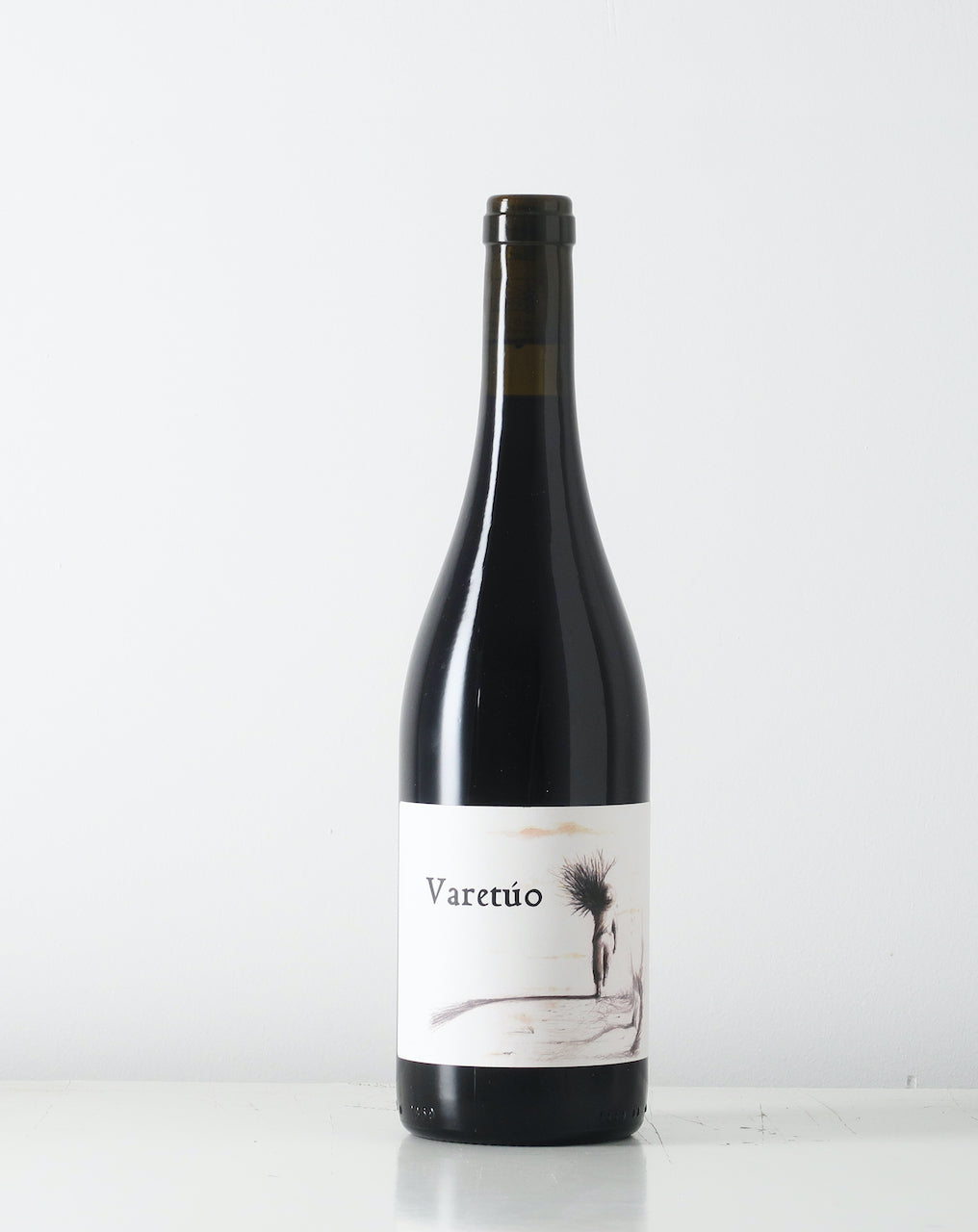 Made ffrom Tempranillo grown on poor, stoney soil in the Sierra Nevada, 1300 meters above sea level. Barranco Oscuro makes natural wine without ant additions.