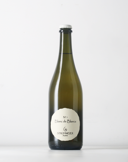 A first from natural winemaker Strohmeier, Blanc d´Blancs made from Chardonnay, Pinot Blanc and Bronner using the ancestral method. Its delicious.