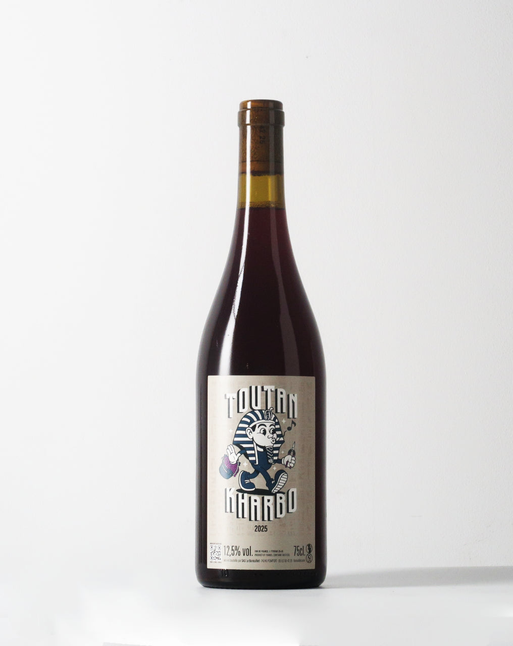 Primeur from ergerac! Beautiful blend of reds, carbiónic maceration, no fining, filtration or added sulphur. A fresh natural wine made with love.