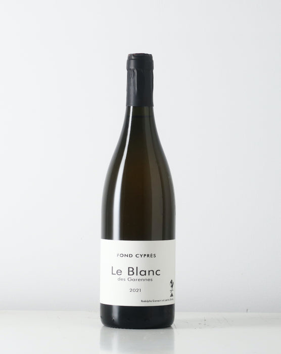 Here is some really delicious natural wine from Languedoc. The Blanc de Garennes is a well balanced blend of Grenache Blanc, Viognier and Roussanne.