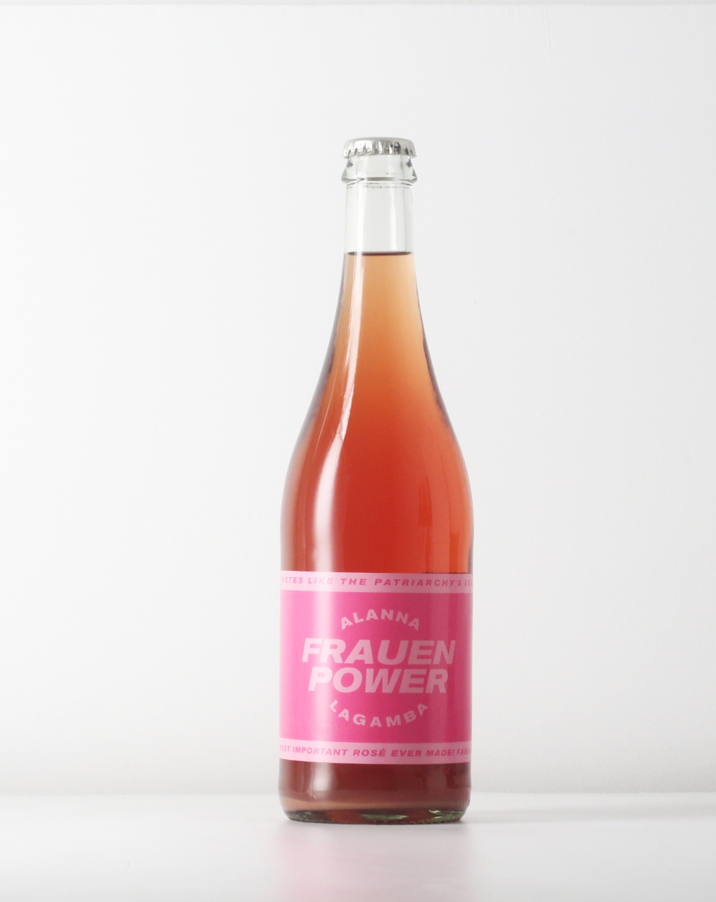 A rosé pet nat from Alanna Lagamba in Rheinhessen. A blend of Pinot Noir, Riesling, Johannites and Müller Thurgau, no sulfites added. A pure natural wine.