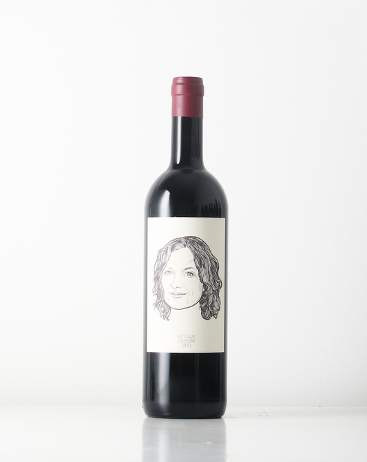 JOsepine is from the second generation of the natural wine family from Gut Oggau in Burgenland. Made from Blaufrankisch and Roesler with nothing added.