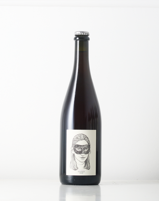 A new family member from Gut Oggau that yet has to be revealed. Natural wine made from a mystery field blend with nothin added.