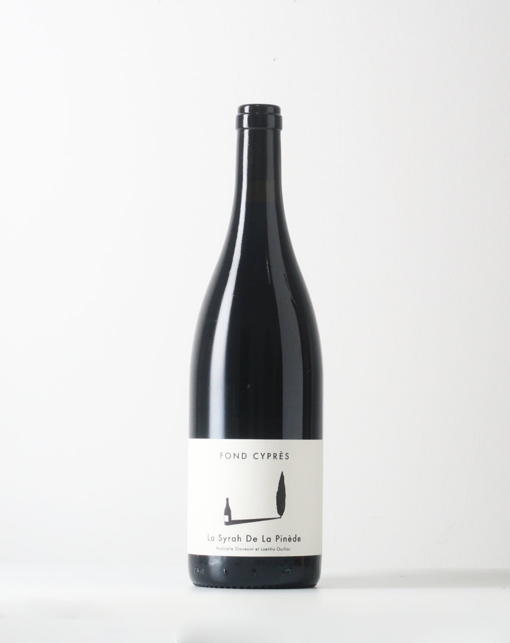 A beautiful Syrah from Fond Cyprès in Languedoc. Their natural wine is always made with healthy grapes, unfiltered, unfied and no sulphur added.