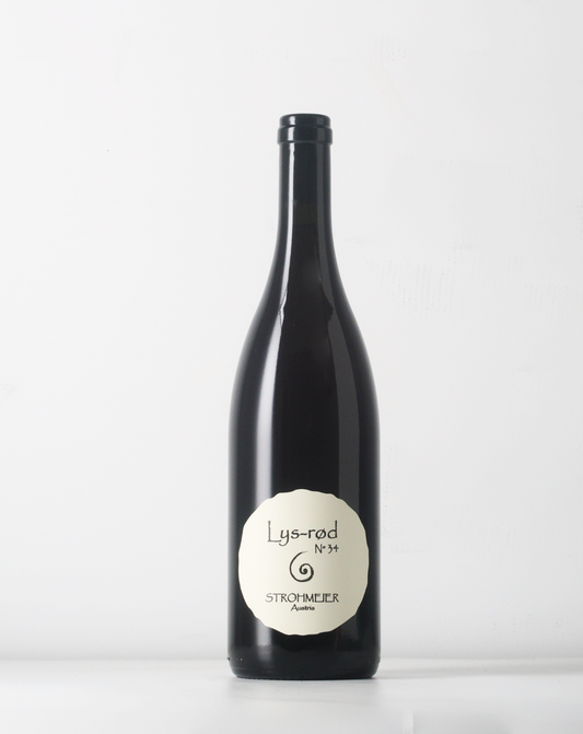 Strohmeier makes Lys-Rød from Blauer Wildbacher with minimal skin contact. A natural wine amazingly fresh and light from Styria.