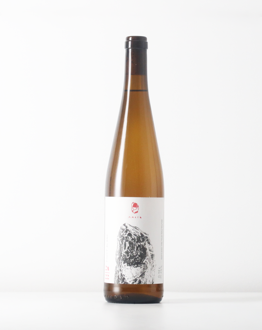 Natural wine from Marto in Rheinhessen made from 100% Pinot Blanc. Its light and fresh, a hint of quince jelly and lots of salinity and minerality.